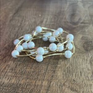 Elegant Gold and White Beaded Bracelet